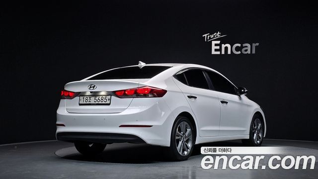 Hyundai AVANTE 2018 — photo 2
