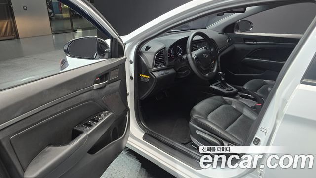 Hyundai AVANTE 2018 — photo 10