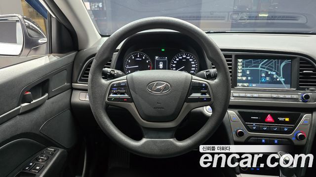 Hyundai AVANTE 2018 — photo 13
