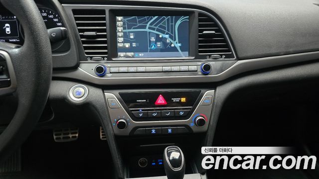 Hyundai AVANTE 2018 — photo 14