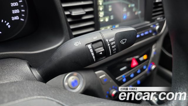 Hyundai AVANTE 2018 — photo 17