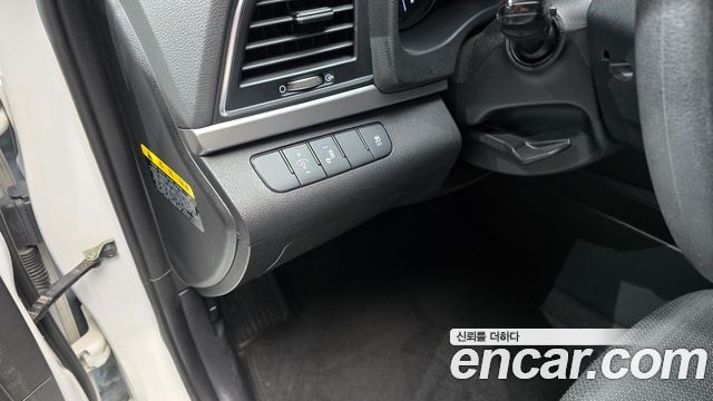 Hyundai AVANTE 2018 — photo 19