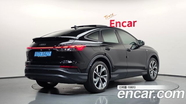 Audi Q4 e-tron 2023 — photo 2