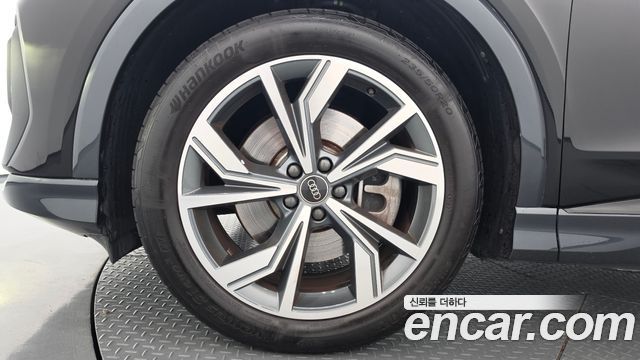 Audi Q4 e-tron 2023 — photo 5