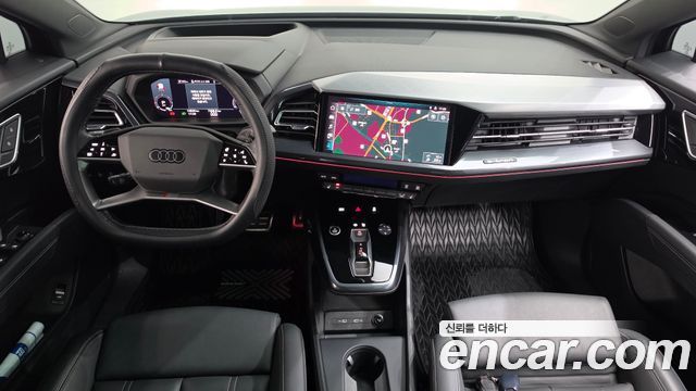 Audi Q4 e-tron 2023 — photo 10