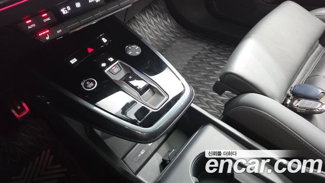 Audi Q4 e-tron 2023 — photo 12
