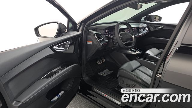 Audi Q4 e-tron 2023 — photo 13