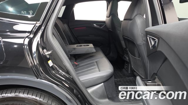 Audi Q4 e-tron 2023 — photo 17