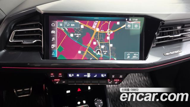 Audi Q4 e-tron 2023 — photo 18