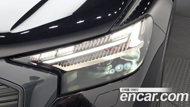 Audi Q4 e-tron 2023 — photo 8
