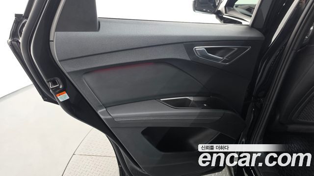 Audi Q4 e-tron 2023 — photo 15