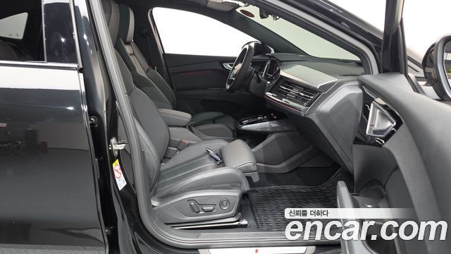 Audi Q4 e-tron 2023 — photo 16