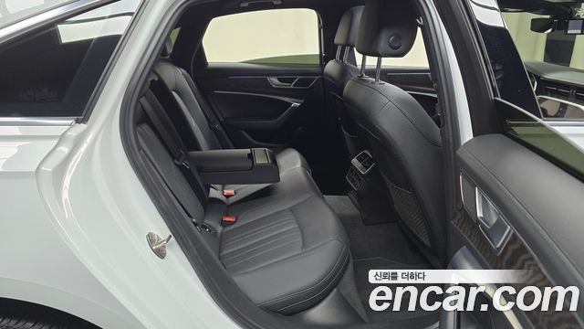 Audi A6 2021 — photo 17