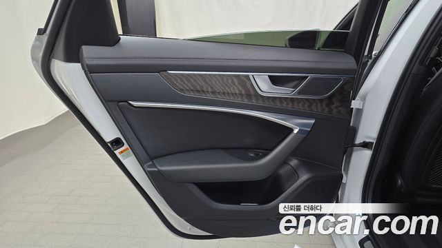 Audi A6 2021 — photo 15