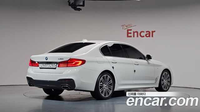 BMW 5-Series 2020 — photo 2