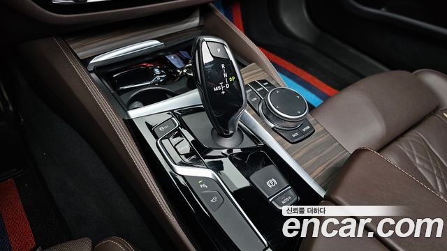 BMW 5-Series 2020 — photo 12