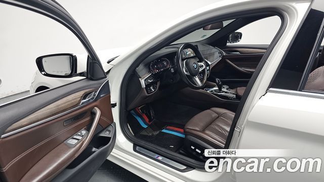 BMW 5-Series 2020 — photo 13