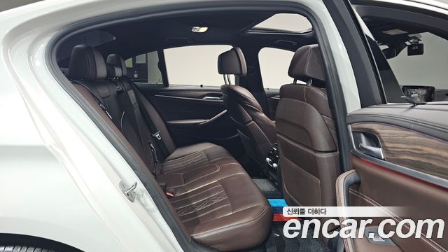 BMW 5-Series 2020 — photo 17