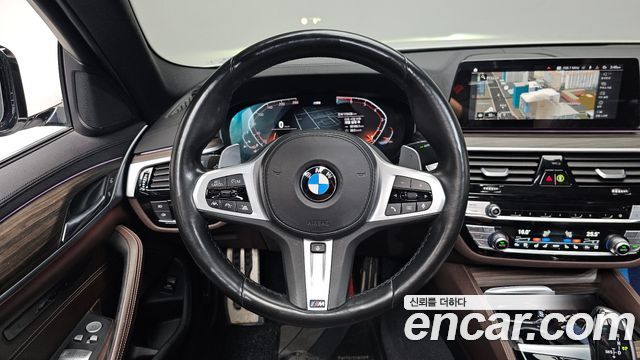 BMW 5-Series 2020 — photo 19