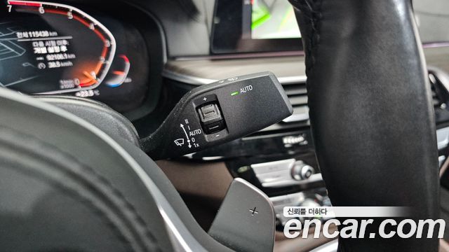 BMW 5-Series 2020 — photo 22