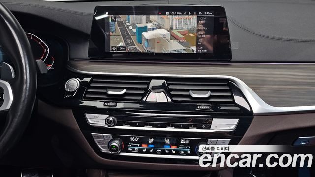 BMW 5-Series 2020 — photo 24