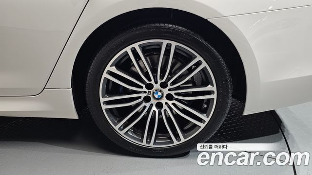BMW 5-Series 2020 — photo 7