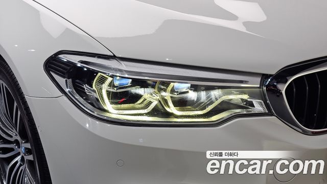 BMW 5-Series 2020 — photo 8