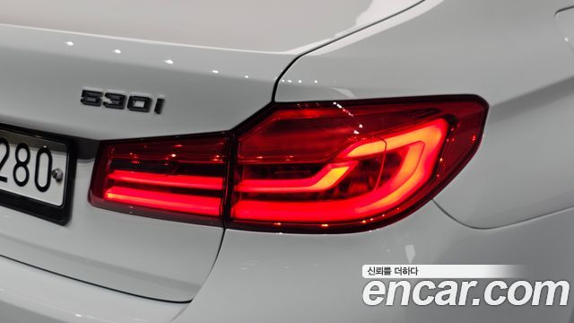 BMW 5-Series 2020 — photo 9