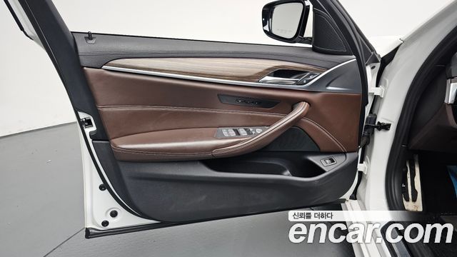 BMW 5-Series 2020 — photo 14
