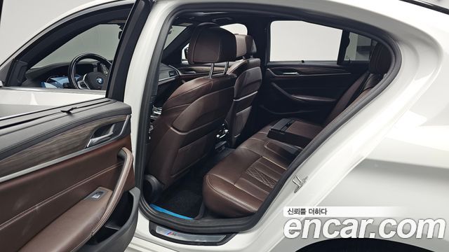 BMW 5-Series 2020 — photo 16