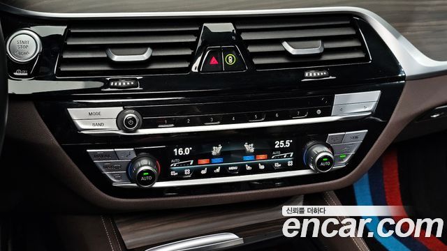 BMW 5-Series 2020 — photo 27