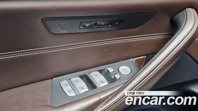 BMW 5-Series 2020 — photo 29