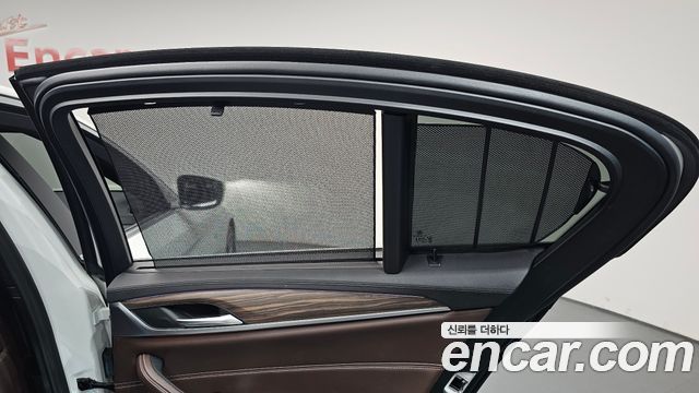 BMW 5-Series 2020 — photo 31