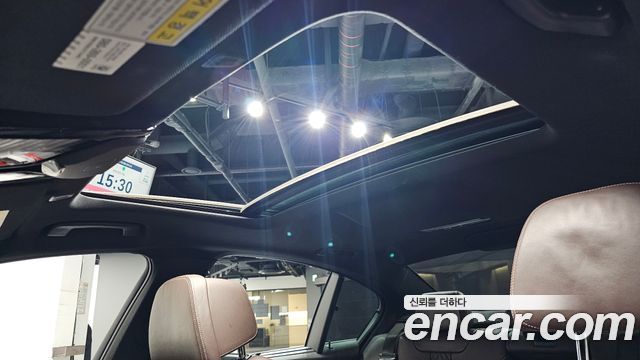 BMW 5-Series 2020 — photo 33