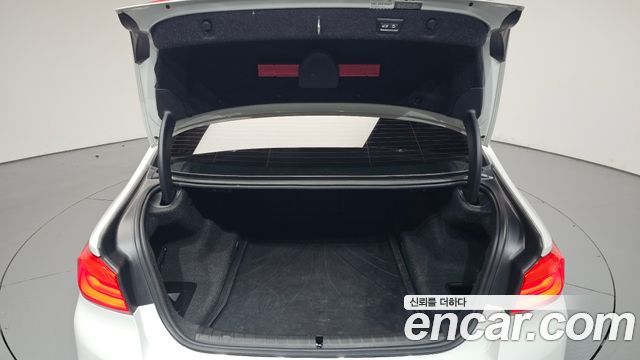 BMW 5-Series 2020 — photo 34