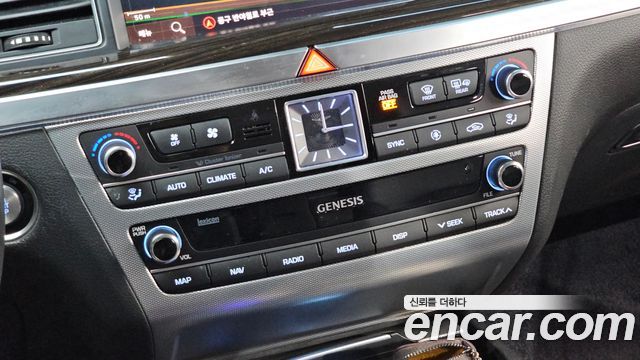 Genesis G80 2019 — photo 31