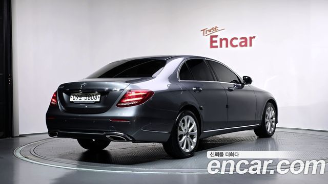 Mercedes-Benz E-Class 2019 — photo 2