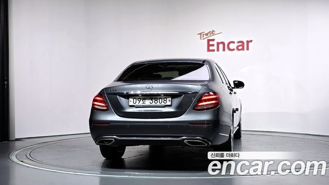 Mercedes-Benz E-Class 2019 — photo 4