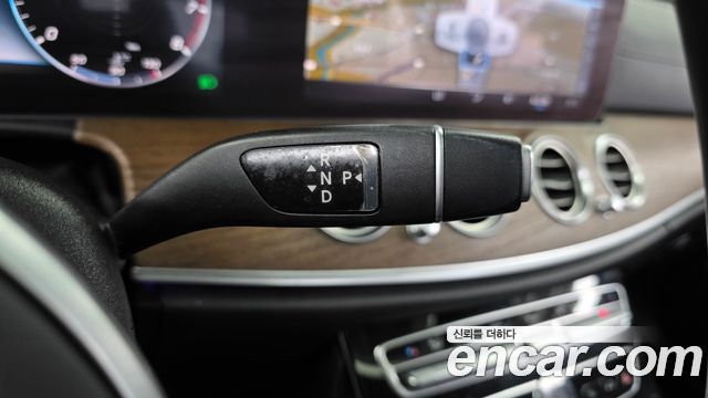 Mercedes-Benz E-Class 2019 — photo 12