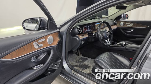 Mercedes-Benz E-Class 2019 — photo 13