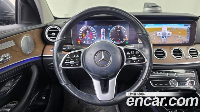 Mercedes-Benz E-Class 2019 — photo 18