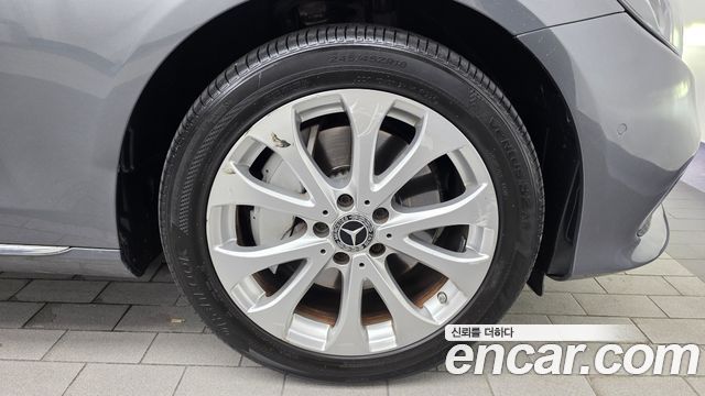 Mercedes-Benz E-Class 2019 — photo 7