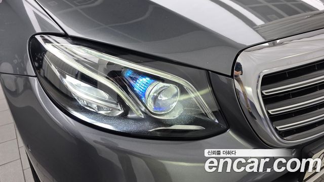 Mercedes-Benz E-Class 2019 — photo 8