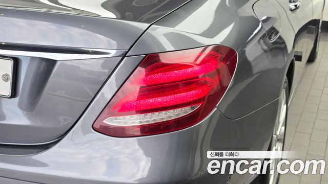 Mercedes-Benz E-Class 2019 — photo 9