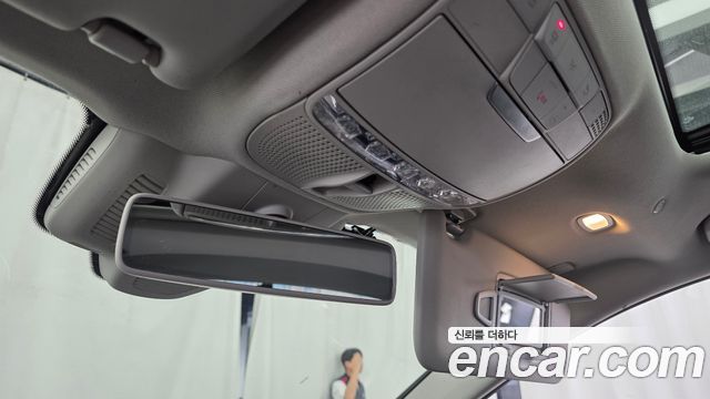 Mercedes-Benz E-Class 2019 — photo 27