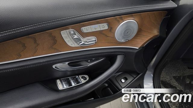 Mercedes-Benz E-Class 2019 — photo 29