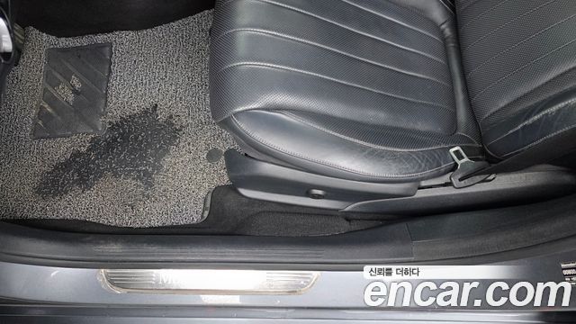 Mercedes-Benz E-Class 2019 — photo 31