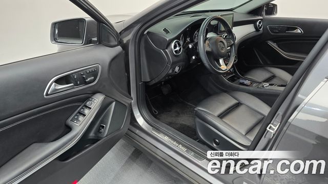 Mercedes-Benz GLA-Class 2016 — photo 10