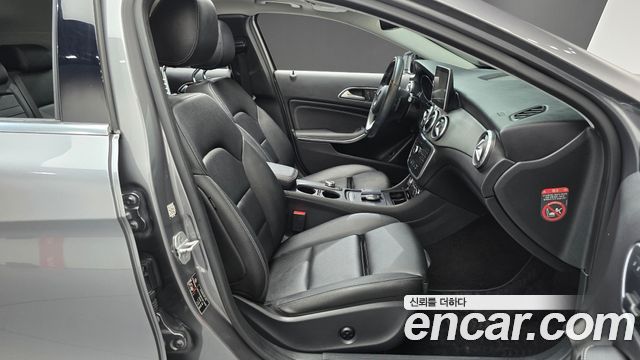 Mercedes-Benz GLA-Class 2016 — photo 11