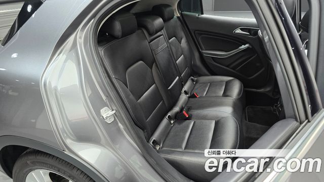 Mercedes-Benz GLA-Class 2016 — photo 12